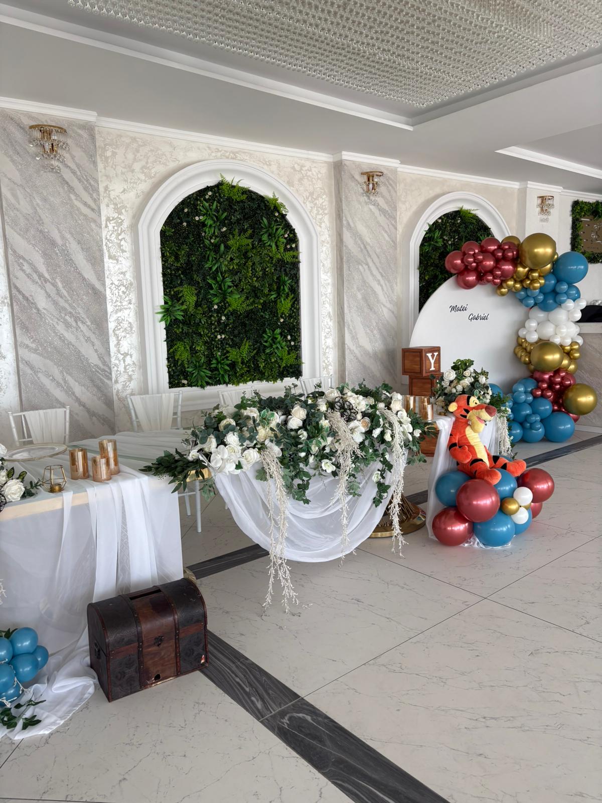 Salon Hanul dintre Vii - 6