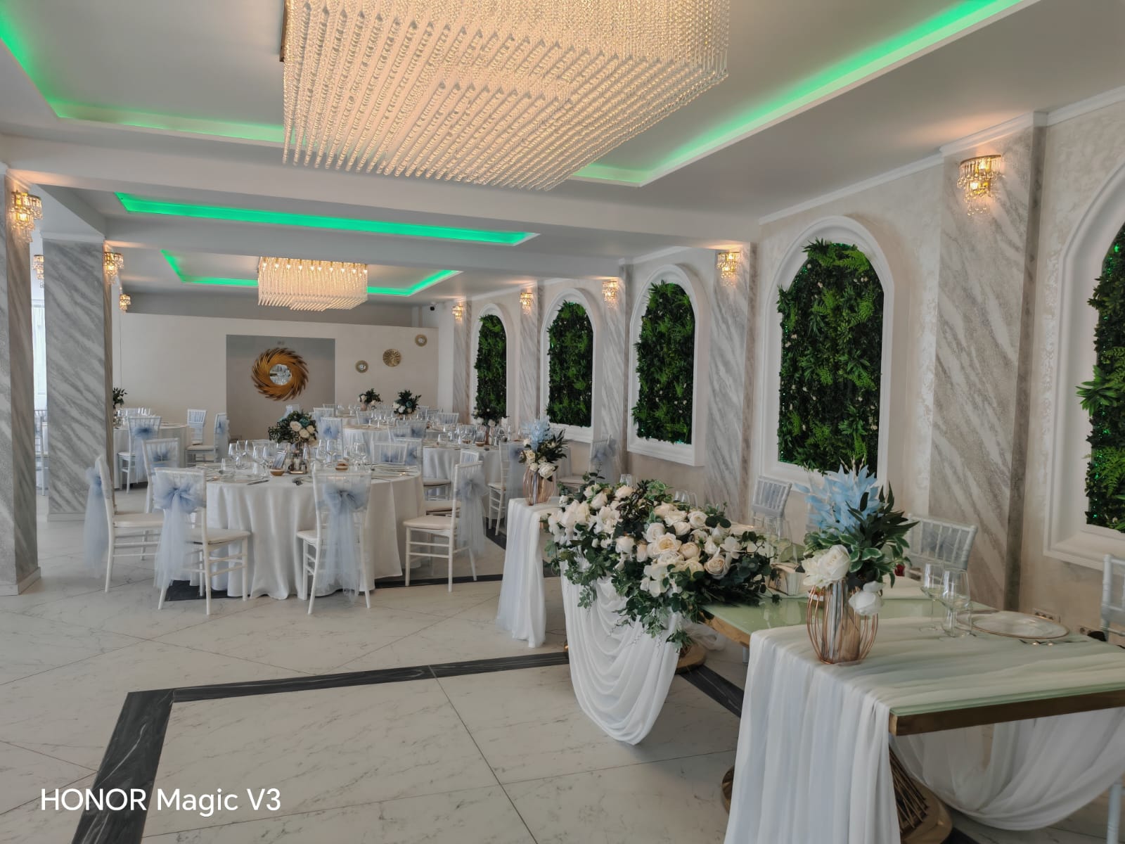 Salon Hanul dintre Vii - 10