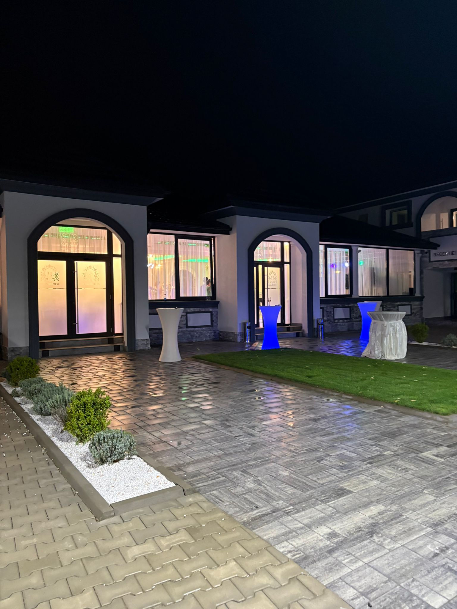 Salon Hanul dintre Vii - 25