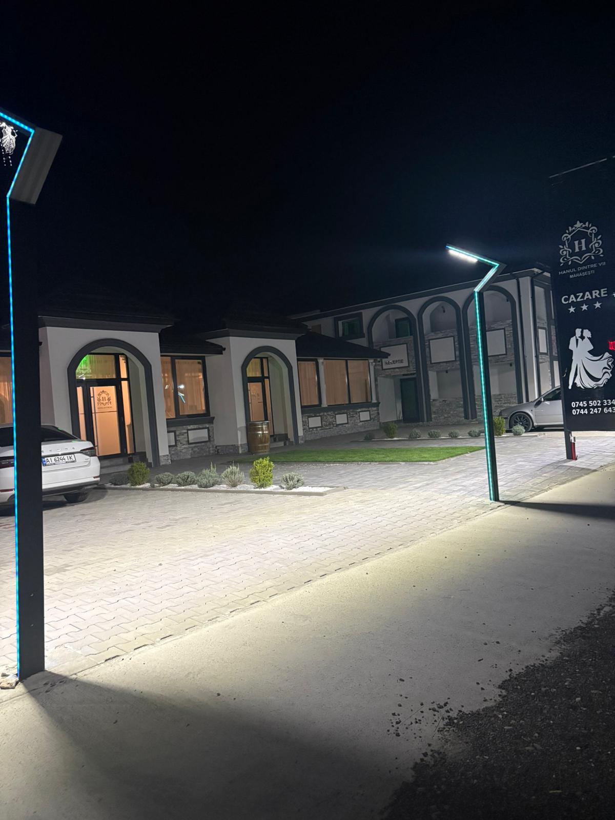 Salon Hanul dintre Vii - 26