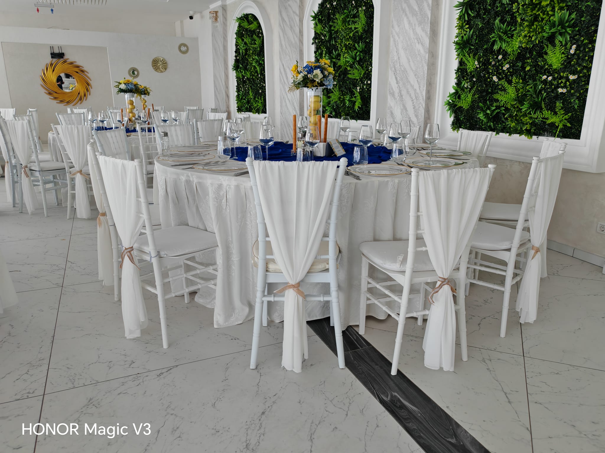 Salon Hanul dintre Vii - 33